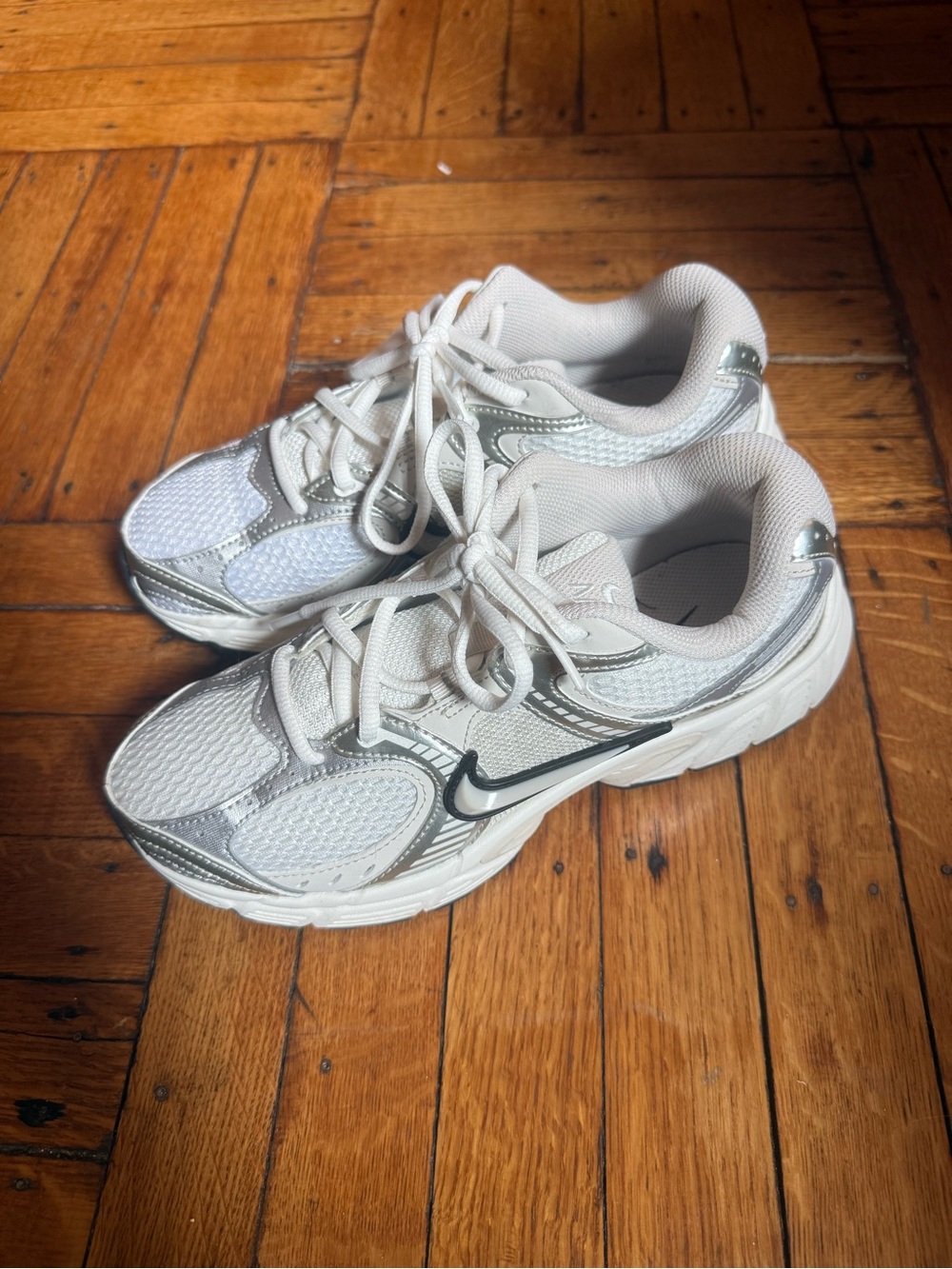 Nike White & Silver Sneakers Size 7- worn one time